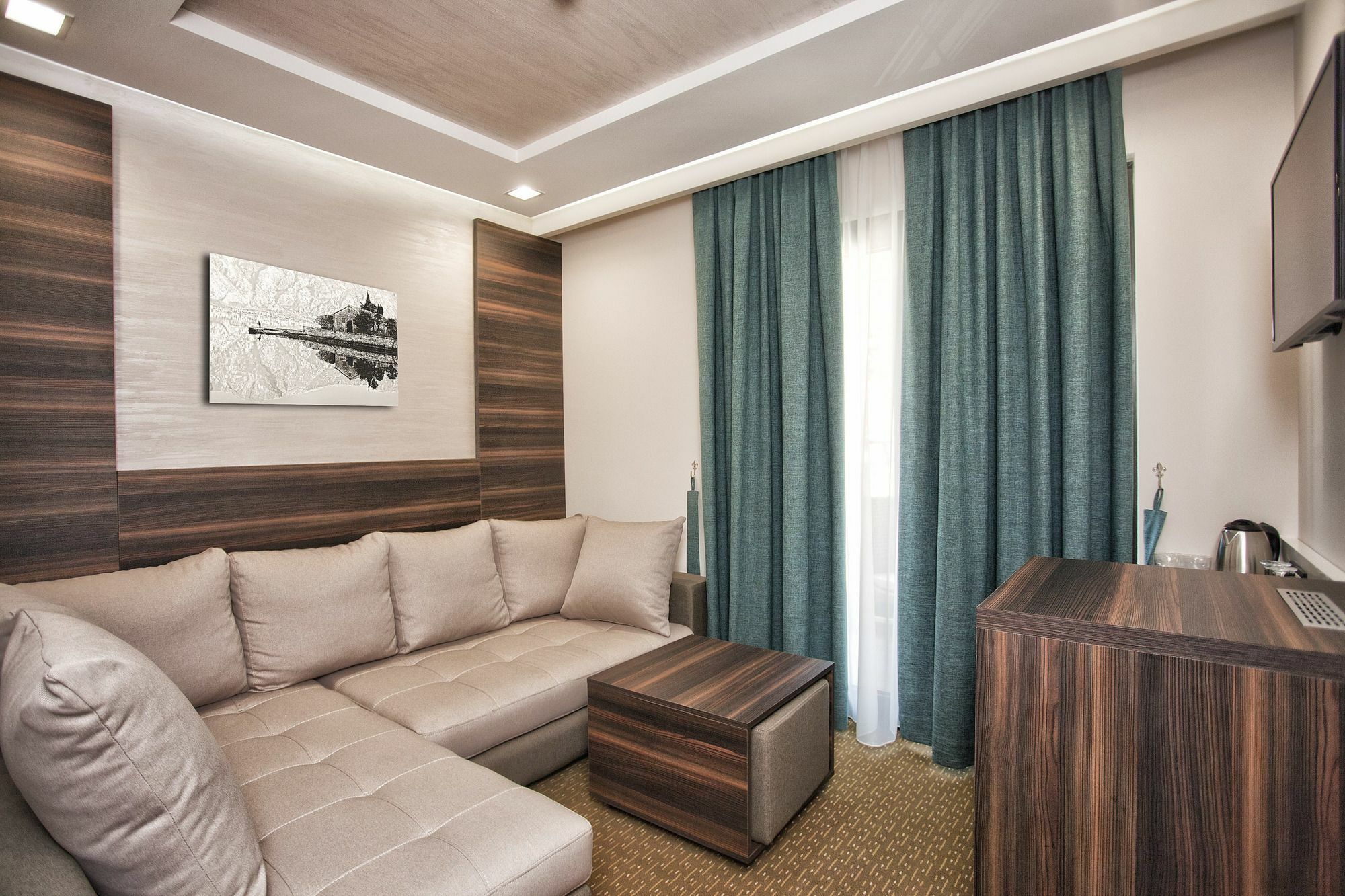 Wellness & Acd Hotel 4*